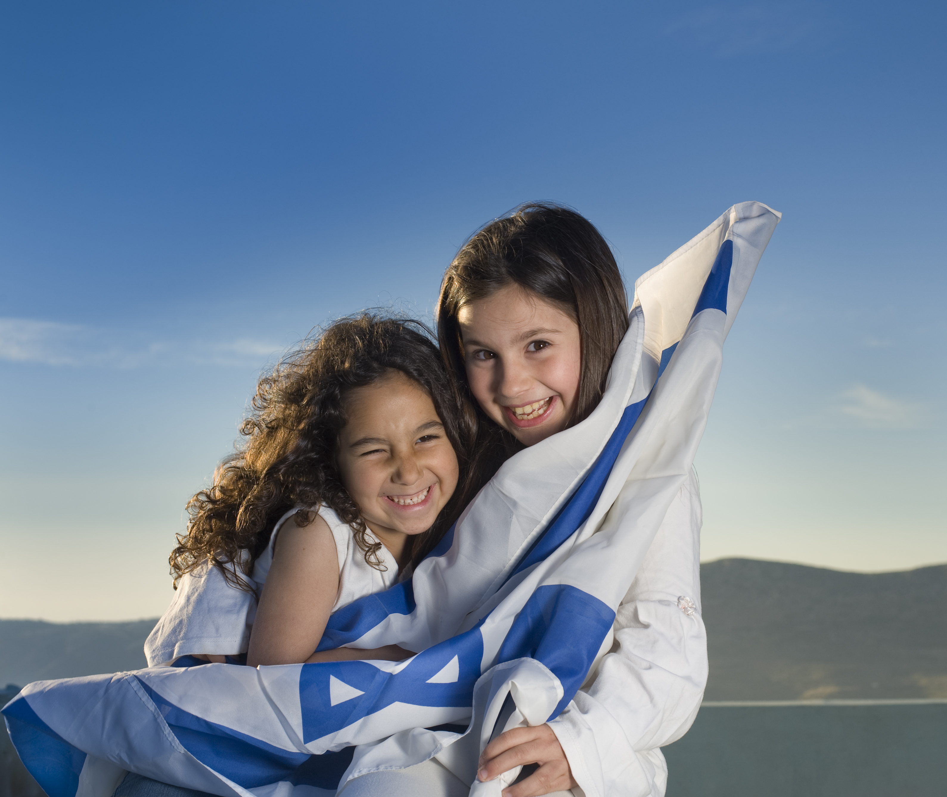 Помощь евреям. Жители Израиля. Счастливые дети Израиля.